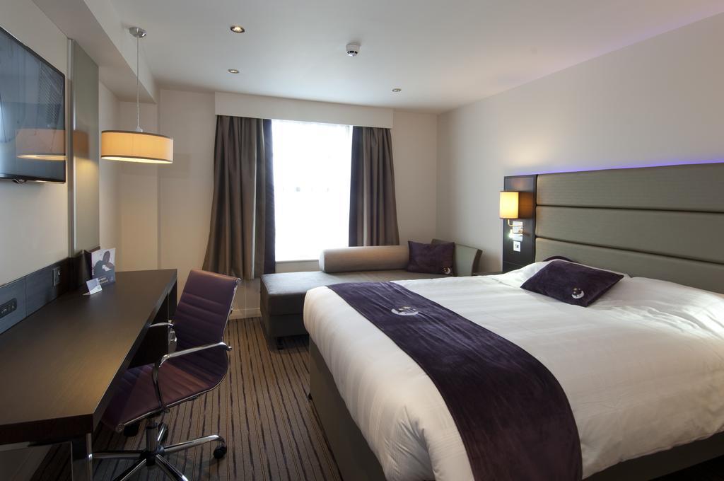 Premier Inn Dundee North Room photo