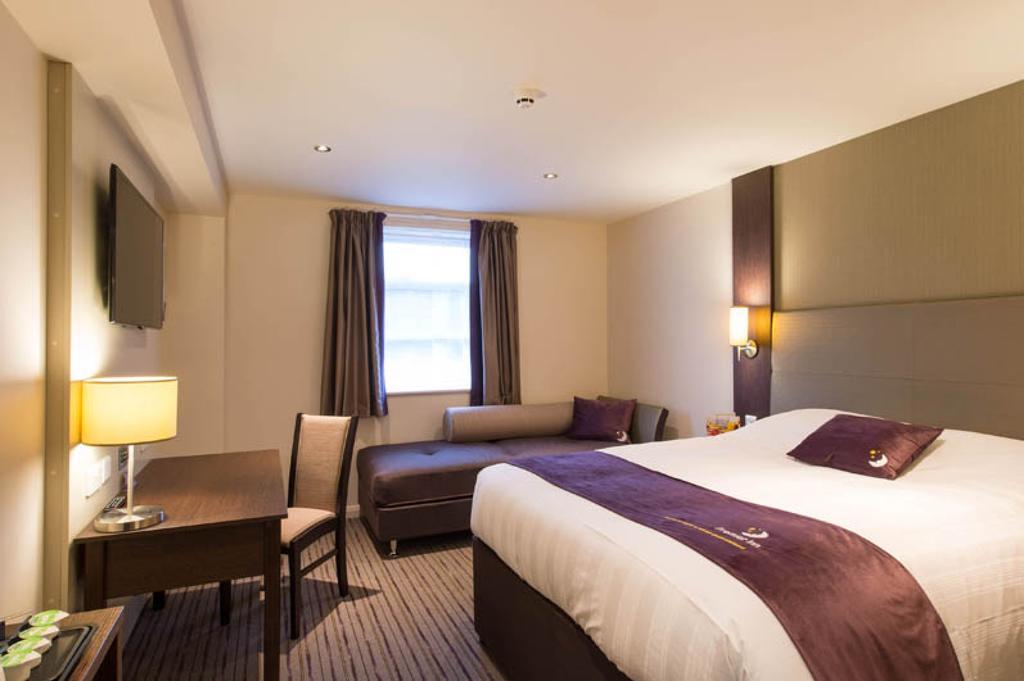 Premier Inn Dundee North Room photo
