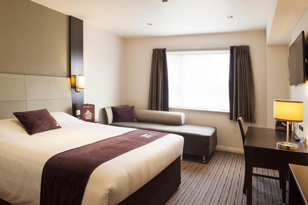 Premier Inn Dundee North Room photo
