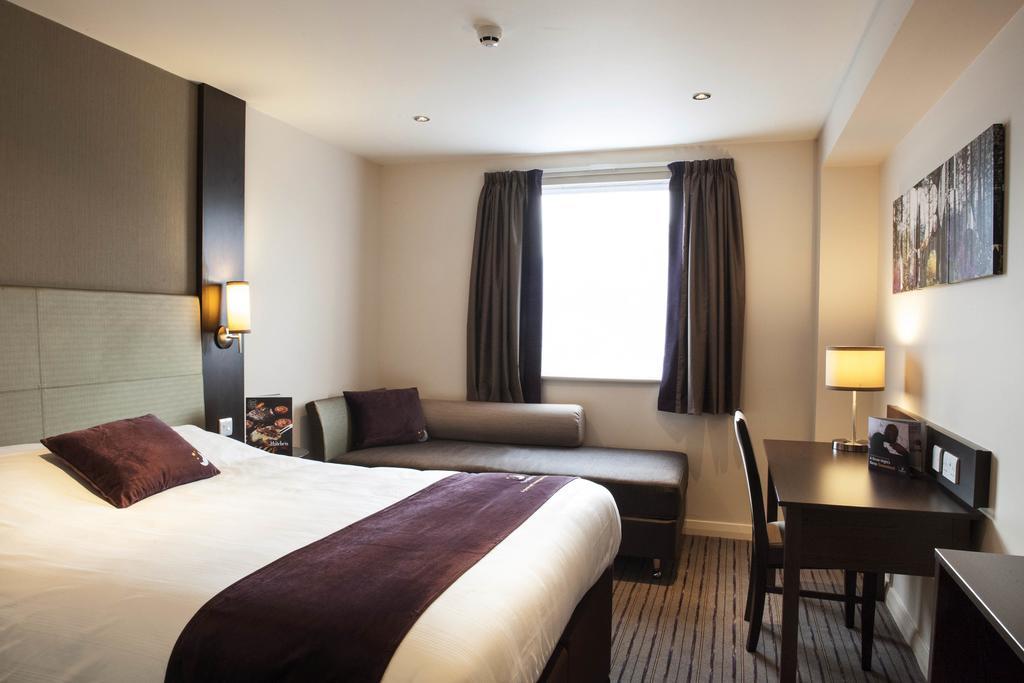 Premier Inn Dundee North Room photo